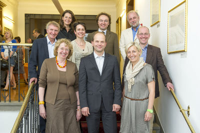 Forschungsrat 2012-2016; Erste Reihe: Dr. Sibylle MEYER, DI (FH) Andreas GERSTENMAYER, LR Mag. Kristina EDLINGER-PLODER; zweite Reihe: Univ.-Prof. DI Dr. Hans SÜNKEL, Dr. Sabine HERLITSCHKA, Gen.Sekr. SC Mag. Friedrich FAULHAMMER; dritte Reihe: Mag. Petra GÖLLI, Dr. Mario J. MÜLLER, Univ.-Prof. Dr. Peter BAUMGARTNER; Nicht am Bild: Univ.-Prof. DDr. Matthias KARMASIN und Prof. Dr. Marianne HILF, die beide aufgrund terminlicher Kollisionen nicht an der Sitzung teilnehmen konnten.